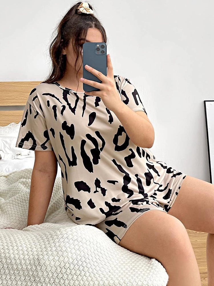 Women's Cute Casual Short-Sleeve and Shorts Pajama Set